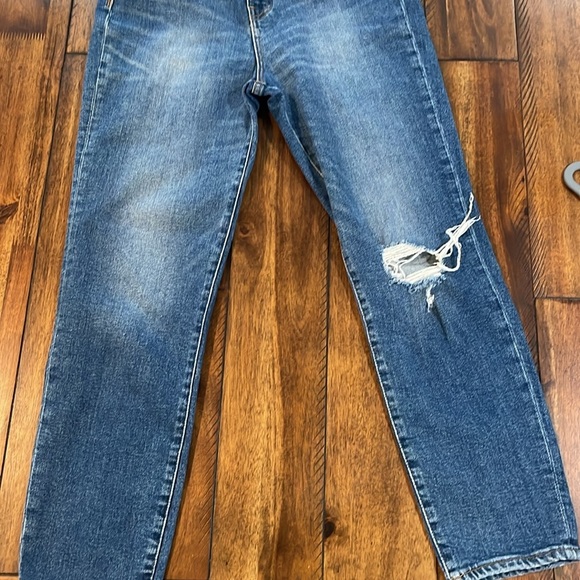 Madewell Momjean size 26 Blue Medium Wash Distressed high rise high Waisted - Picture 5 of 13